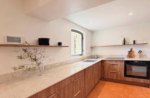 St.-Remy-de-Provence House | Authentic farmhouse renovated in 2026 with 5 bedrooms, air conditioning, swimming pool, St Remy village on foot