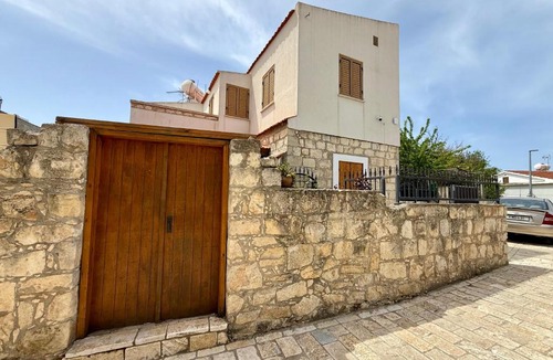 Kathikas Villa | Authentic 5 Bedroom Stone Villa with Pool in Kathikas