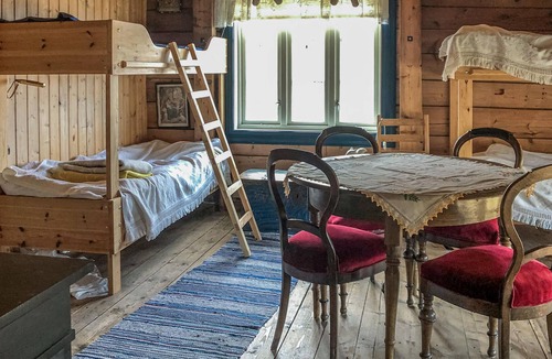 Haram House | Authentic and spacious cottage on the shore of Midfjord.