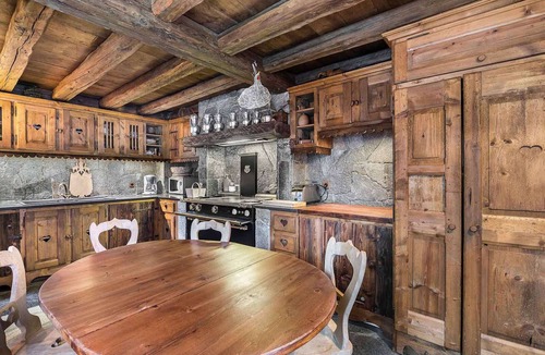 Meribel Ski Chalet | Authentic and spacious chalet with jacuzzi and hammam, near Méribel center