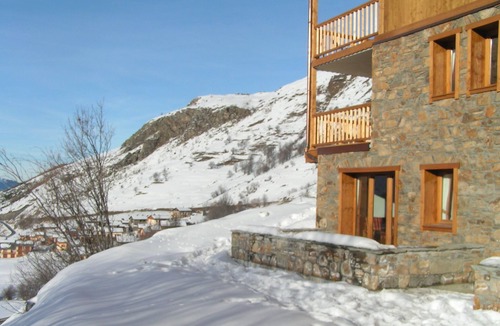 Les Menuires Apartment | Authentic apartment at the foot of the slopes, 180° view of La Masse