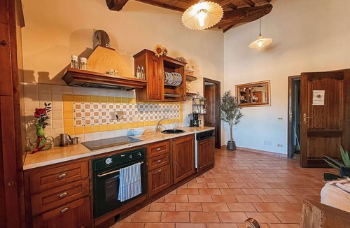 Poggiarello Apartment | Authentic Apartment Villa in Tuscan Vineyard Estate.