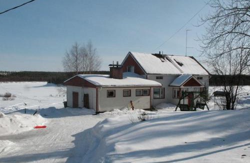 Pelkosenniemi House | Authentic Arctic Country House By the River