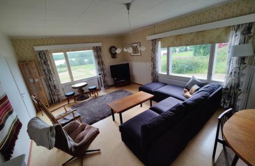 Pelkosenniemi House | Authentic Arctic Country House By the River
