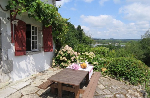 Urcuit House | Authentic Basque Farm from the 17th century, clam, private swimming pool, forest