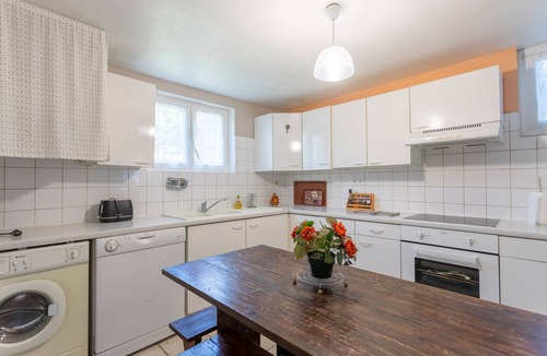 Lagor House | Authentic Béarnaise House with Mountain View, Wi-Fi, and Air Conditioning