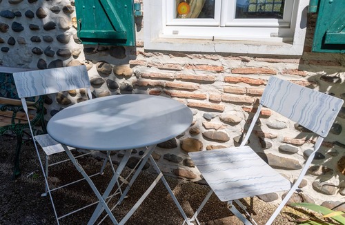 Lagor House | Authentic Béarnaise House with Mountain View, Wi-Fi, and Air Conditioning