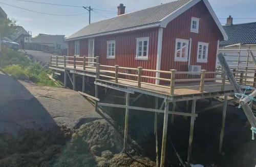 Reine House | Authentic central located cabin close to Reinebringen Lofoten