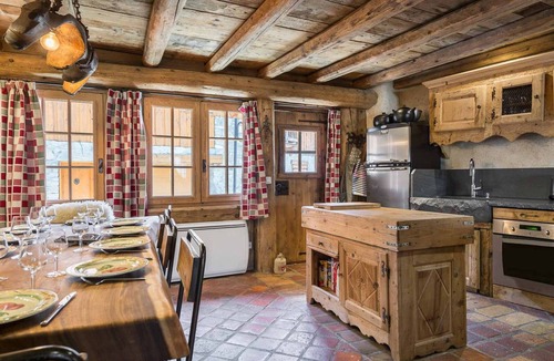 Le Raffort Ski Chalet | Authentic chalet with jacuzzi, sauna and parking for 12 people