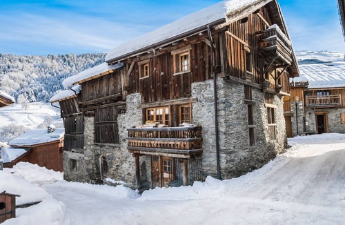 Le Raffort Ski Chalet | Authentic chalet with jacuzzi, sauna and parking for 12 people