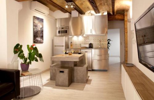 El Pilar Apartment | Authentic Charming Apartment/Wifi/Air Conditioning