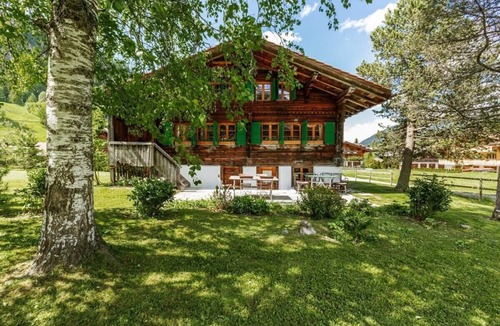 Gsteig Ski Chalet | Authentic Designed Chalet right next to Gstaad