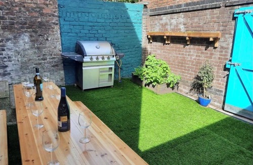 Anfield House | Authentic designer and artistic house Family friendly Close to Anfield and city