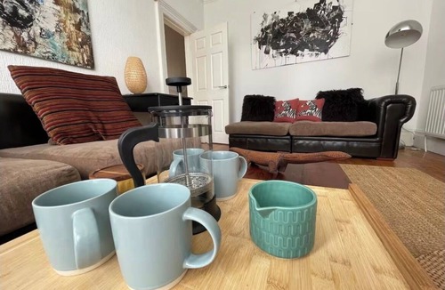 Anfield House | Authentic designer and artistic house Family friendly Close to Anfield and city