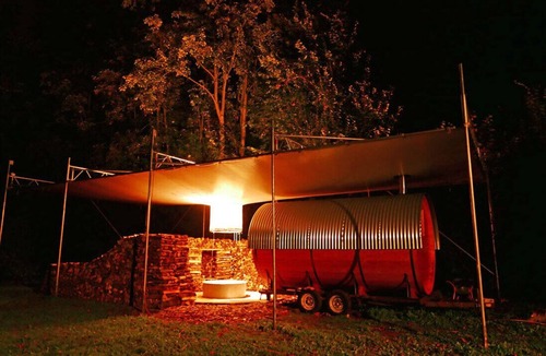 Guillon Bed & Breakfast | Authentic fairground caravan, near the Morvan Nature Park