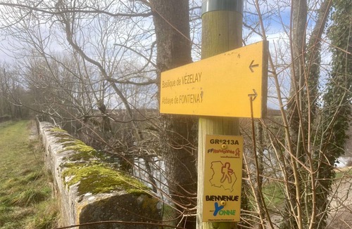 Guillon Bed & Breakfast | Authentic fairground caravan, near the Morvan Nature Park