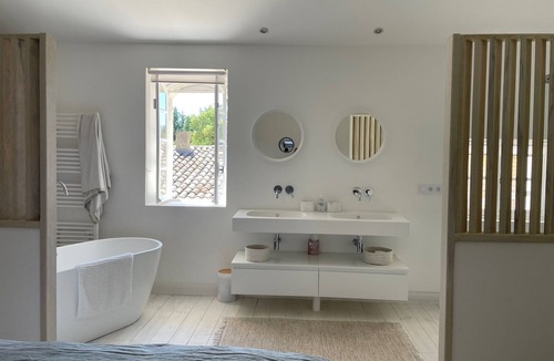 L'Isle-sur-la-Sorgue House | Authentic renovated Mas provençal in L'Isle sur la Sorgue12 pers 5 bdrm 4 bath/shower room