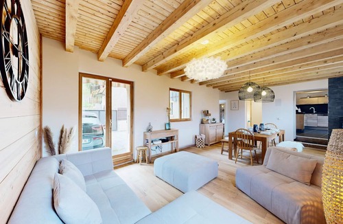 Bellentre Ski Chalet | Authentic Chalet with Jacuzzi, 3 min from ParadiSki Slopes.