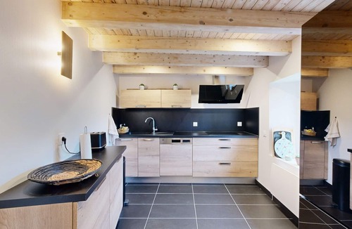 Bellentre Ski Chalet | Authentic Chalet with Jacuzzi, 3 min from ParadiSki Slopes.