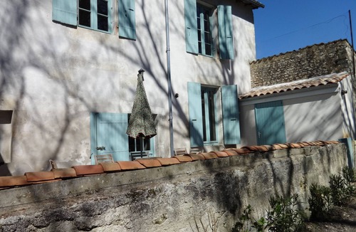 Mortagne-sur-Gironde House | Authentic charentaise house with terrace, 7 people