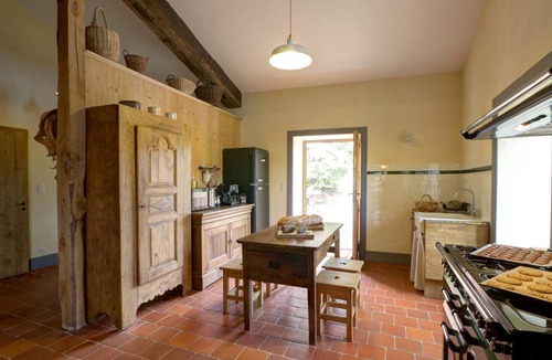 Saint-Just-la-Pendue Cottage | Authentic cottage for 12 with terrace in countryside