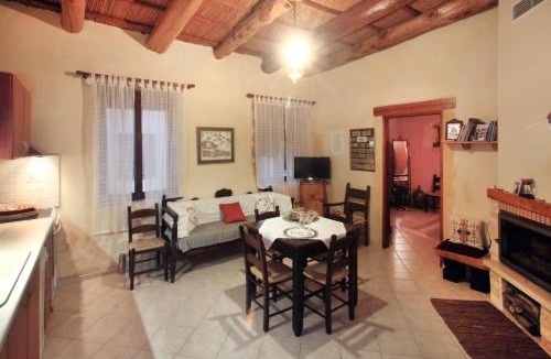 Exopoli House | Authentic House in Georgioupoli with Mountain View