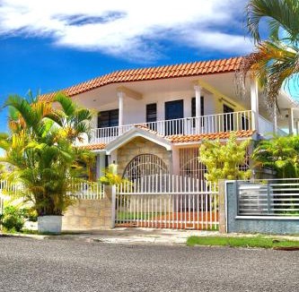 Guayabo Apartment | Authentic Local Stay 3 min to Beach 2B AC
