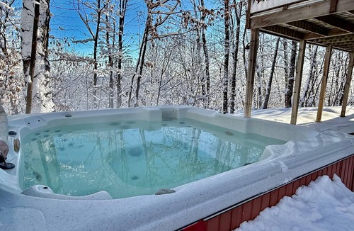Labelle Ski Chalet | Authentic log cabin #051