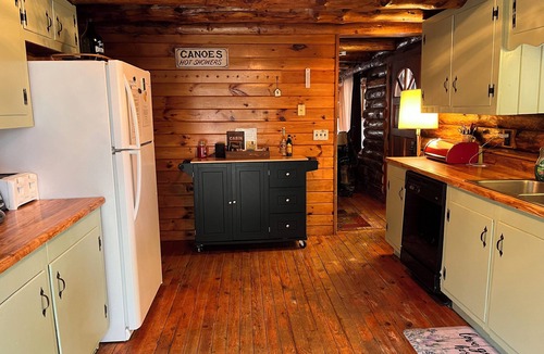 Campton Cabin | Authentic Log Cabin! Fun for families/Near Owl's Nest/20 min. from Loon!