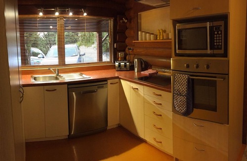 Mt Lyford Cabin | Authentic log chalet serene and secluded with outdoor spa