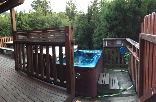 Mt Lyford Cabin | Authentic log chalet serene and secluded with outdoor spa