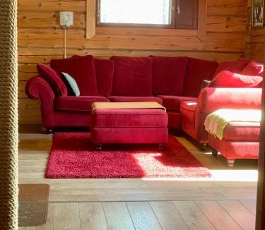 Ranua Ski Chalet | Authentic Log Cottage with Hot Tub