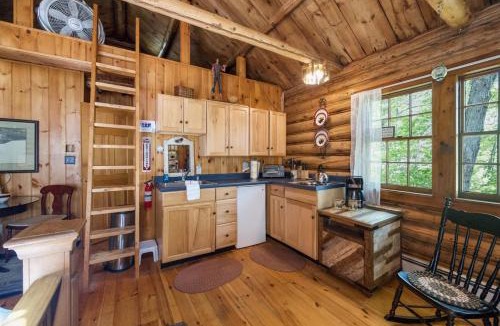 Bucksport House | Authentic Maine Log CabinLakefrontKayaksPets