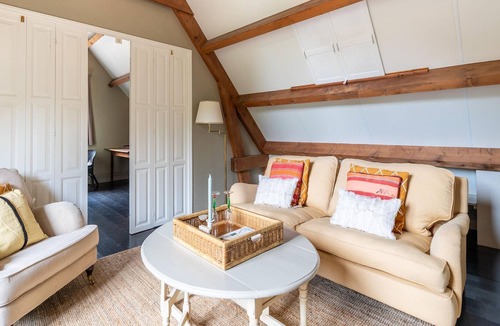 Deil Villa | Authentic Mansion in Deil near Lake