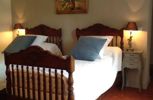 Meynes House | Authentic Mas Provencal 19th century classified 4 * in a 5000 m² fenced park