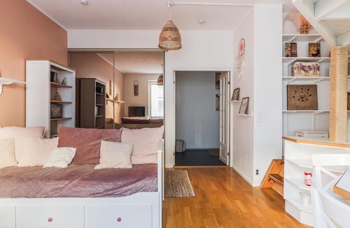 Toolo Apartment | Authentic & Personal Flat in Trendy Töölö