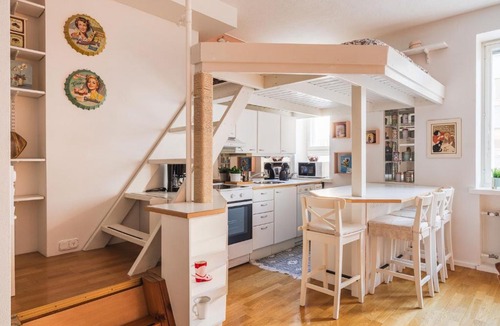 Toolo Apartment | Authentic & Personal Flat in Trendy Töölö