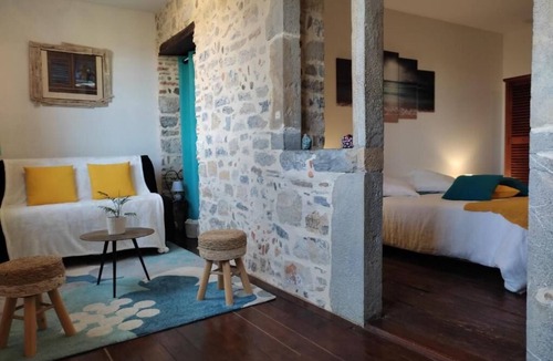Oloron-Sainte-Marie Bed & Breakfast | Authentic Suite - PATRIMOINE
