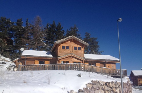 La Joue du Loup Ski Chalet | authentic Scandinavian log cabin