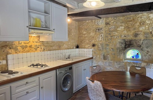 Monsac Cottage | Authentic Stay in 17th Century Dovecote with Internet and Pets Allowed