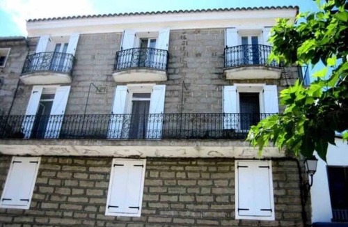 Levie Apartment | Authentic stay in the heart of lLevie - Warm, air-conditioned F3 apartment