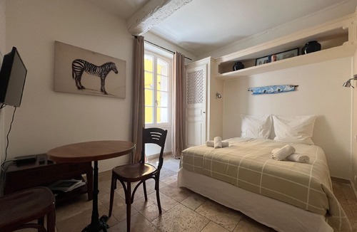 Old Town Apartment | Authentic studio in the heart of the village