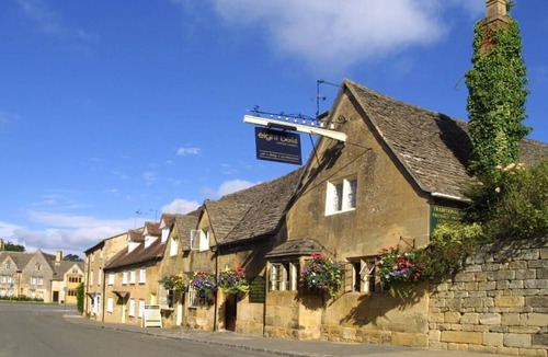 Chipping Campden Apartment | Authentic & Stylish Gem in the Heart of Chipping Campden: Toys, Books, Workspace
