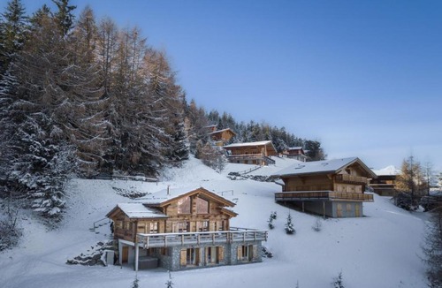 Riddes Ski Chalet | Authentic Swiss Spa Chalet Nesoya Jacuzzi Sauna