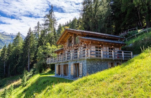 Riddes Ski Chalet | Authentic Swiss Spa Chalet Nesoya Jacuzzi Sauna