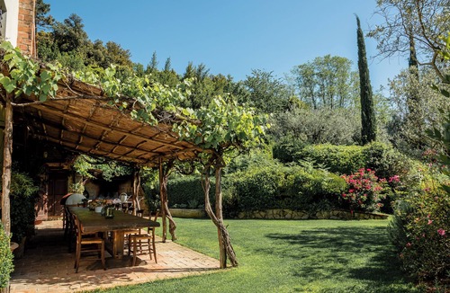 Casalguidi House | Authentic Tuscan Farmhouse with a Private Pool, Garden, and 7 Bedrooms