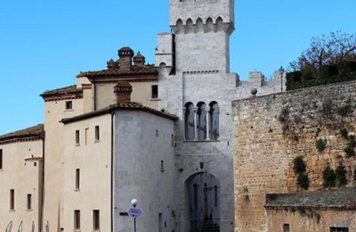 Serre di Rapolano Apartment | Authentic Tuscany Escape with Garden, Near Siena & Chianti