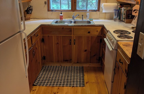 Sturgeon Bay Cottage | Authentic Waterfront Log Cottage On Sand Beach