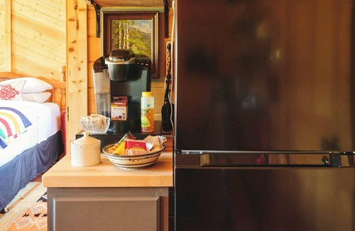 Saddlestring Cabin | Authentic Western-themed log cabin retreat near Bighorn National Forest, Lake DeSmet, & charming towns Buffalo & Sheridan. Perfect for history enthusiasts, hunters, or tranquil escapes. Accommodates up to 4 guests w/2 bedrooms, bath & kitchenette.