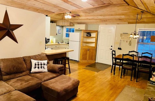 Confluence Apartment | Autumn Escape Bear Paw Cabin: Sleeps 6 · 3BR 1BA · Fire Pit Grill Fireplace